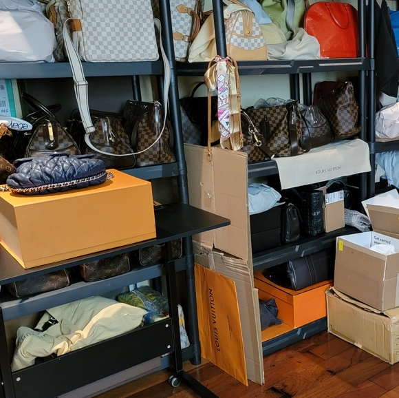 Meet your Posher, Fashionfinder201417 - Picture 2 of 2